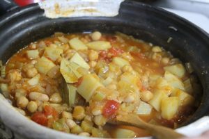土鍋で野菜スープ作り